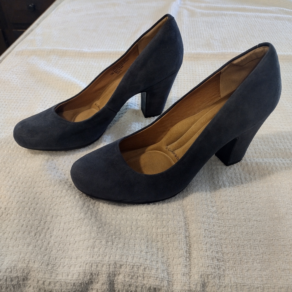 Sofft Madina Navy Suede 3 Inch Heels - Picture 2 of 11